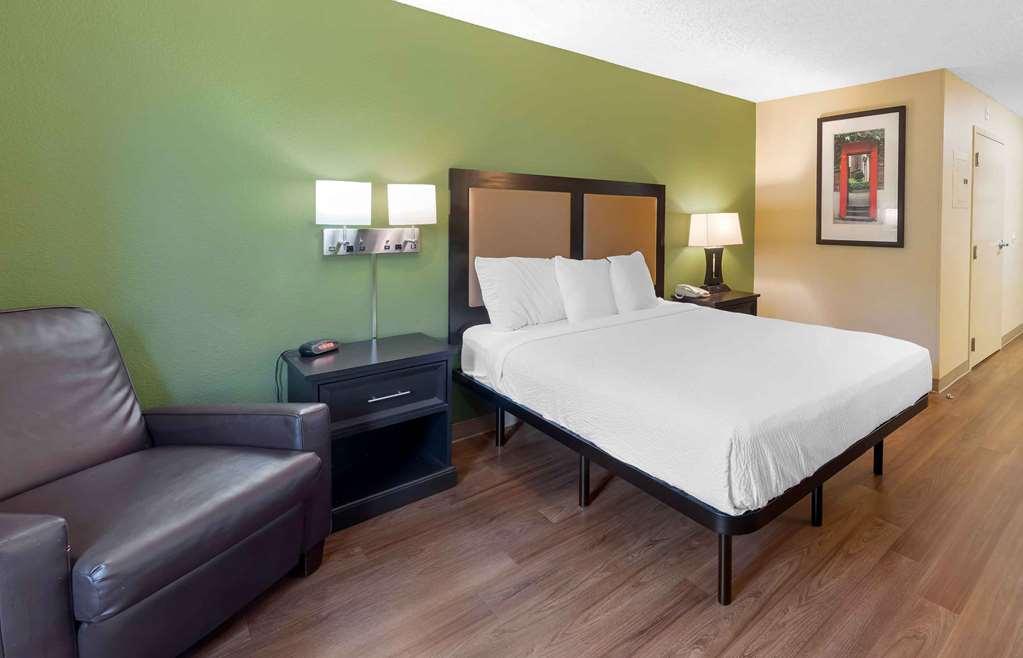 Extended Stay America Suites - Wichita - East Room photo